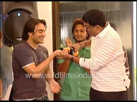 रीना सेन, ओम पुरी, परेश रावल ने काटा केक और पी शैंपेन: मालामाल वीकली की सक्सेस पार्टी