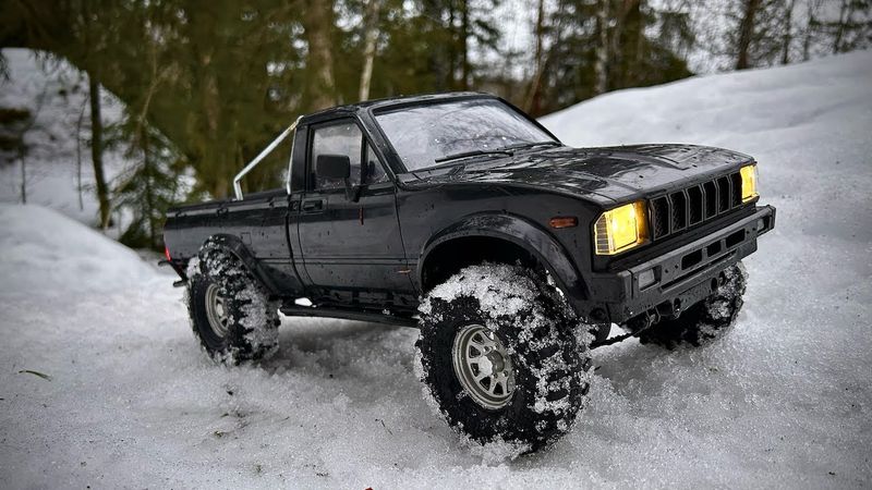 RC4WD TF2 Mojave Midnight edition RC Toyota Hilux Snow trail #rcoffroad #rc4wd #trailfinder2