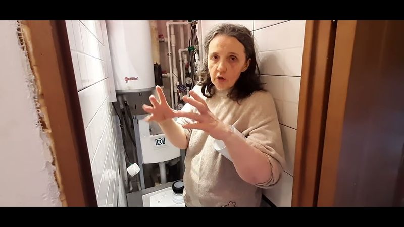 Установила инсталляцию и унитаз. Дальше буду вешать гигиенический душ и дверцы.