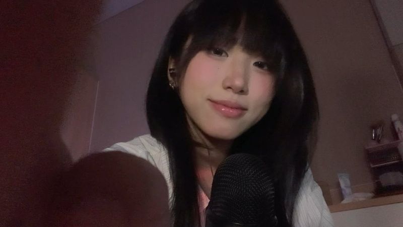 【00猪 ASMR】粤语女友 | 口水画疗法和睡前故事 | Cantonese girlfriend spit paiting on your face and bedtime story