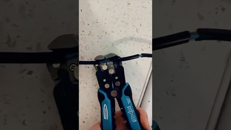 Дома не повторять. Автор видео: @doctor.chak.  #комментарии #юмор #мем