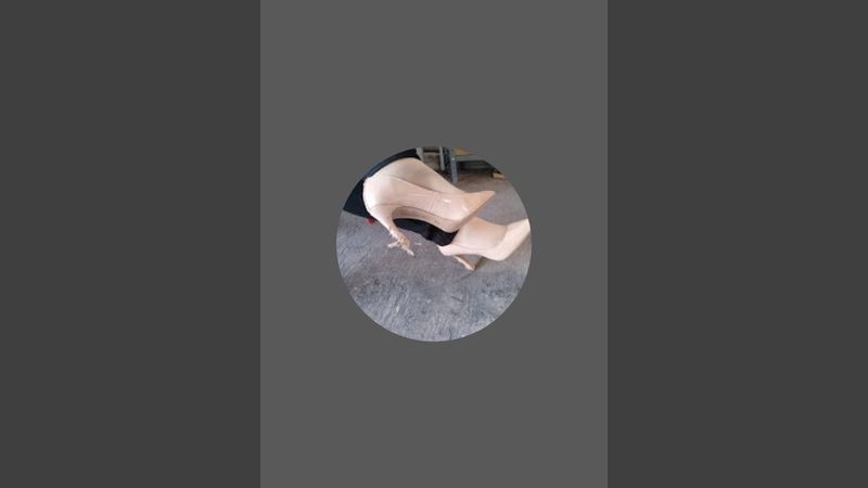 Crushing heels  está en vivo