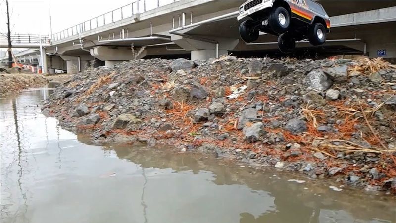 Traxxas TRX4 Ford Bronco Rain Day Trail Run