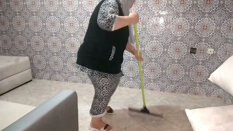 دائما في العذاب معاه😢 مابقيتش قديت عليه ولكن هدا هو نهارالاخير ليه معيا😡