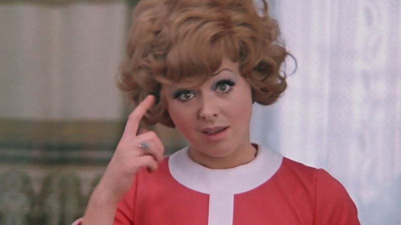 Да. Крутит пальцем у виска. Вздыхает.Отрывок из фильма "Иван Васильевич меняет профессию",HD,.