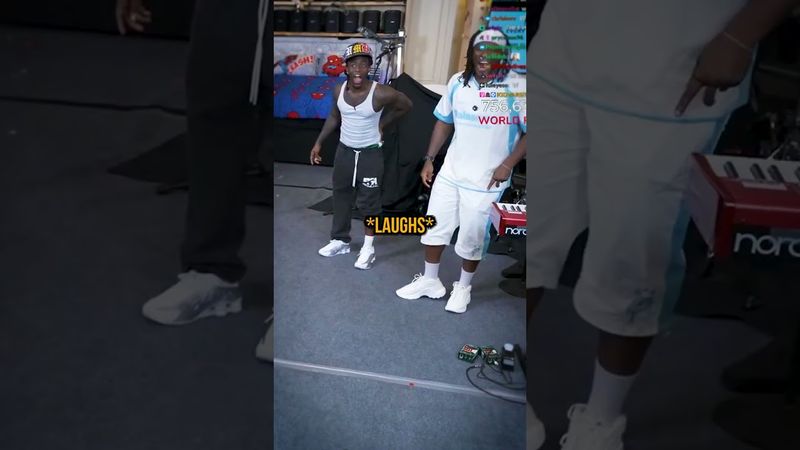 KSI لديه ذكريات الماضي بعد أن تعرض ديجي للضرب من قبل روبوت 🤣