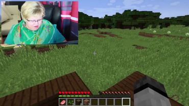 БАБУШКА ИГРАЕТ В МАЙНКРАФТ