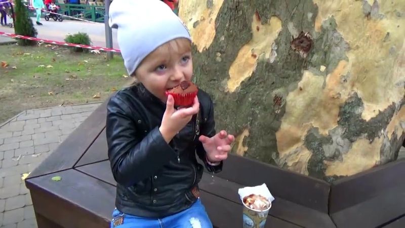 МАРГАРИТА хочет быть МАЛЕНЬКОЙ Лера ЖАДНИЧАЕТ Не поделили коляску