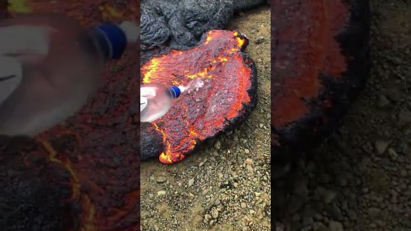 تجربة صب الماء على الحمم البركانية | سبحان الله | ٪#shorts #السعودية #تجارب