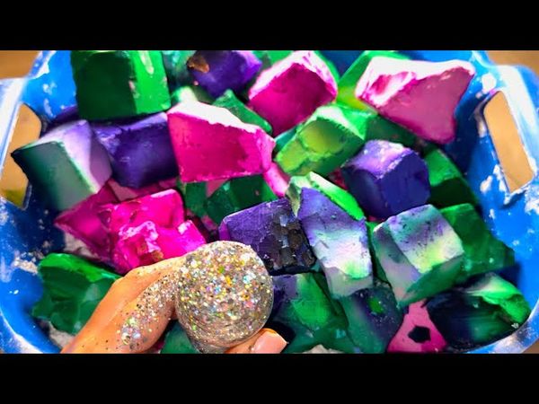 Dyed Chunks x Glitter Fingertips 🩷💜💚 #asmr #gymchalk #chalk #relax