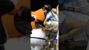 慈妹應該很輕吧 多慧怎麼感覺背得很吃力🤣@lee_dahye #中職明星賽 #cheerleader #fancam #shorts #이다혜 #李多慧