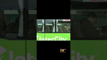 Mulher é acusada após criança ser encontrada em mala no compartimento de bagagem de ônibus na Nov...