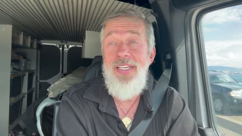 Не завидуйте, я тоже ходил на вонючую совковую работу и пил дешевый спирт. Как изменить жизнь