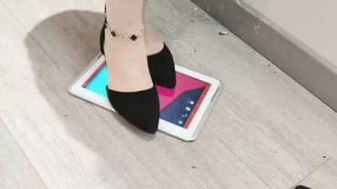 heels crush tablet踩平板