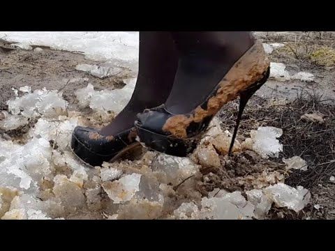 high heels on muddy field, stiletto high heels in mud, high heels wet, high heels abuse (# 006)