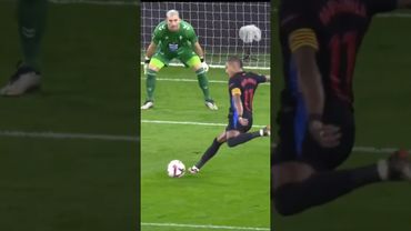 Just Raphinha doing Raphinha things. ⚡🇧🇷