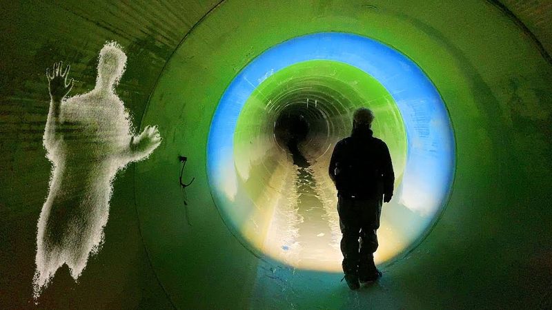 ВСТРЕТИЛИ НЕЧТО СТРАННОЕ ПОД ЗЕМЛЕЙ !!