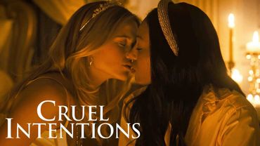 Cruel Intentions | Caroline Kisses Annie Passionately