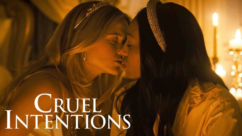 Cruel Intentions | Caroline Kisses Annie Passionately