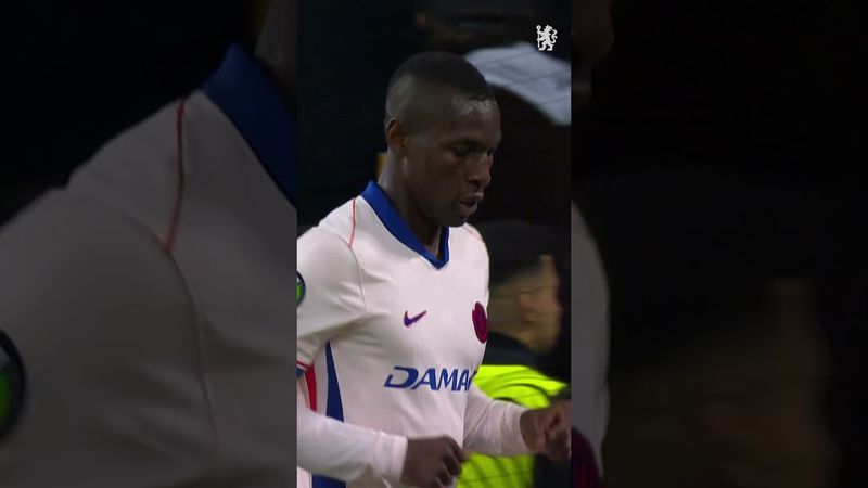 JACKSON walks it in! 😮