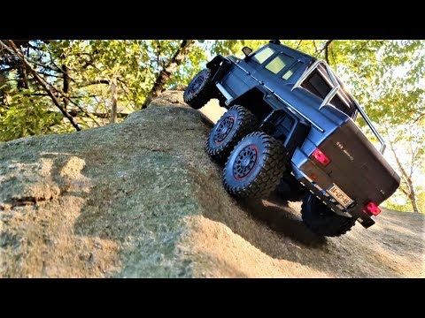 RC Car Traxxas TRX-6 Benz AMG 6x6 Rock Climbing
