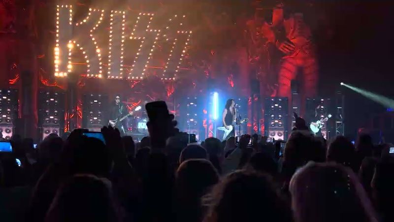 FULL SHOW 4K | KISS Kruise Land-Locked in Vegas | Unmasked Electric Set Nov 15 2025
