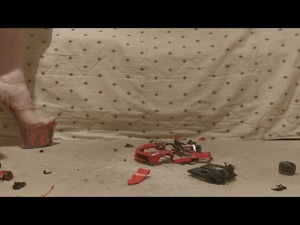 Giantess crush toy car - Laferrari 1:18 #crushexperiment