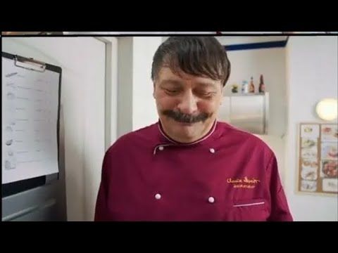 Няняняня мунини, а шеф сразу такой стесняется.