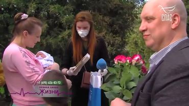 СПАСЛИ РЕБЕНКА В ПРЯМОМ ЭФИРЕ! ТРОГАТЕЛЬНАЯ ВСТРЕЧА ИЗ РОДДОМА!!! #семейныйВОПРОС