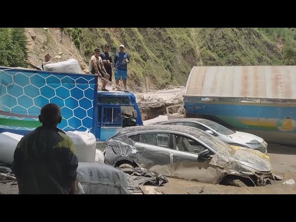 Наводнение в Непале на границе с Китаем: много жертв