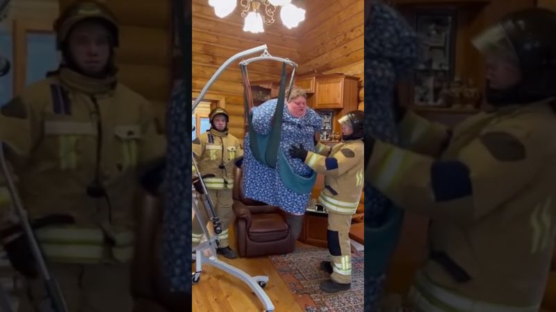 Спасательная операция пошла не по плану 😳 Пол просто провалился!