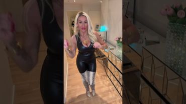 Sonia Helgessen - Confident 40+ Leather Elegance Model & Leggings Influencer Lifestyle | Wiki - Bio