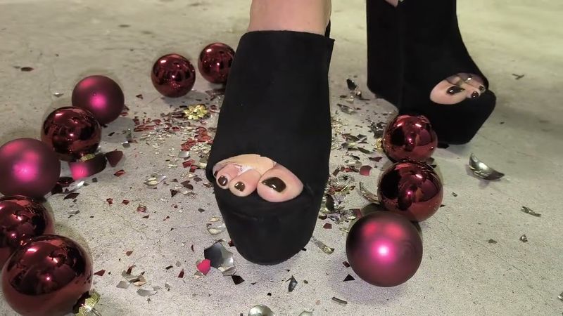 Christmas ornament #crushing 