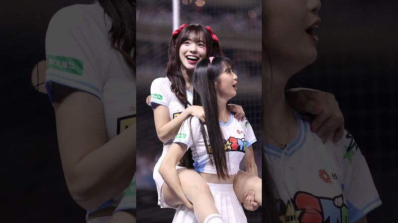 多慧跟慈妹一起互相背背#李多慧 #이다혜 #棒球 #啦啦隊 #cheerleader #baseball #台湾野球チア #台湾野球 #Shorts