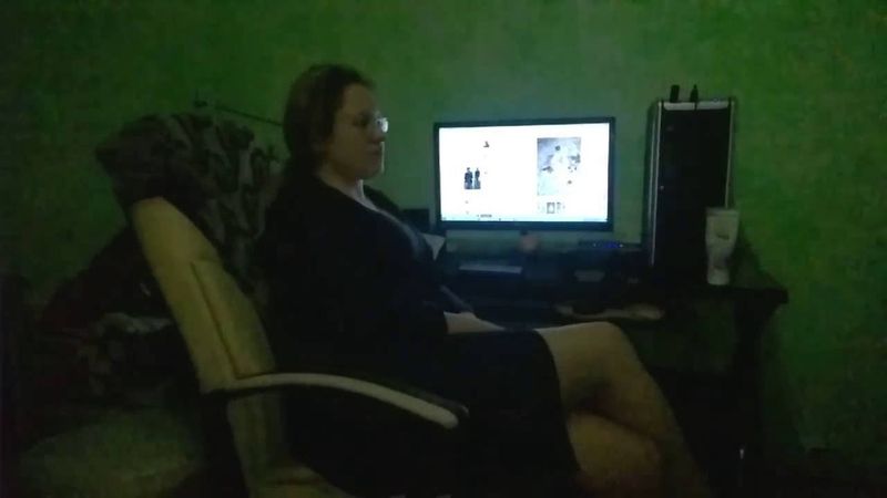 Вечер за компом. Короткий видос. Плохое освещение.