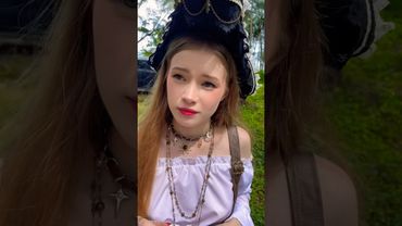 Why was she itching? #backstage #dnd #humor #serial #adventure #fantasy #elf #cosplay #lol #sitcom