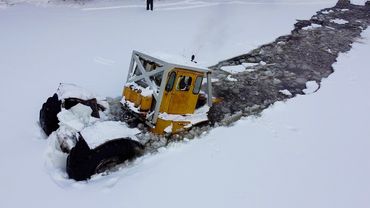 К-700 ушел под лёд! / Суровые испытания Кировца