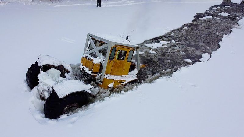 К-700 ушел под лёд! / Суровые испытания Кировца