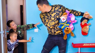 Как ВЕРНУТЬ Странного МЕДВЕДЯ ! Папа ЗАБРАЛ Все ИГРУШКИ! Все Серии Подряд!