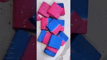 Blue and Pink Crush #relax #rainbowsoap #oddlysatisfying #crunchycrumbles #soap #gymchalk #crunchy
