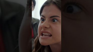 Ateş, Gizem'i Korudu! - Öğretmen #shorts