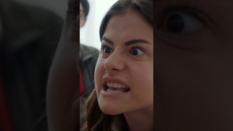 Ateş, Gizem'i Korudu! - Öğretmen #shorts