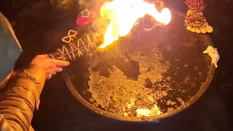 Отжиг через скрутки воска и трав порч на путь сердца нашего внутреннегоСолнца!!!🤩😘💫🫶🙏