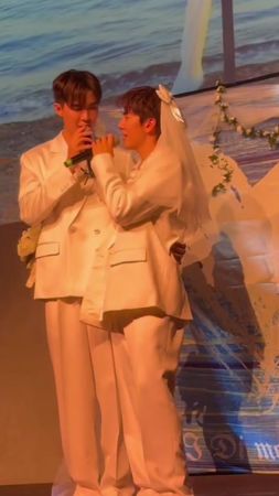 This is the affection of a couple in love 🥹 cr: @laurabarr39 app X th...