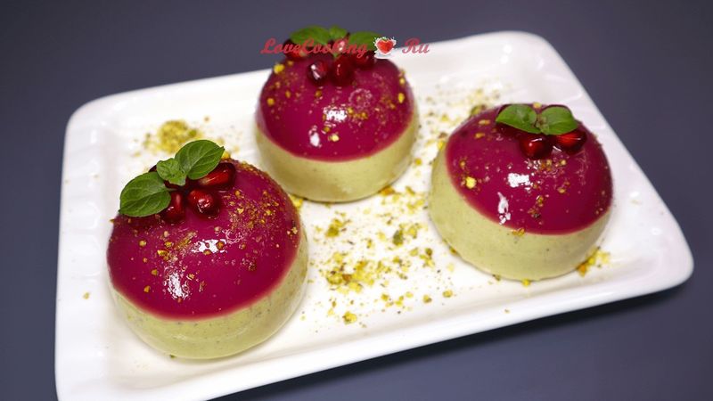 Муссовые пирожные «Фисташка-Гранат»