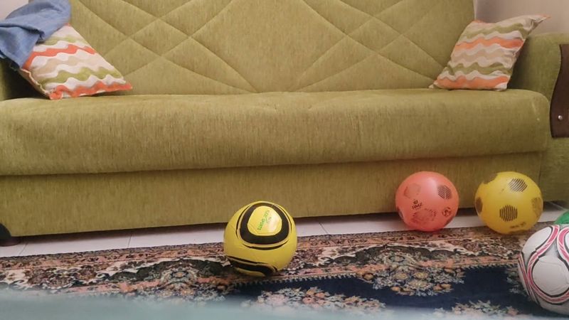 HIGH HEELS FOOTBALL AND PLASTIC BALL CRUSH POP / TOPUKLU İLE EZME