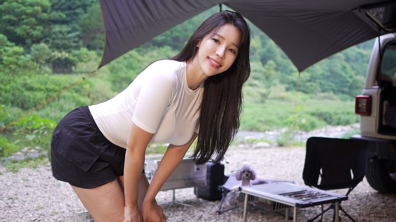 چادر زدن به تنهایی در کنار رودخانه زیبا [صدای آرامش بخش، احساس دنج]