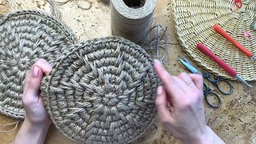 Второй ряд боковой стеночки; связываем половинки в единое изделие