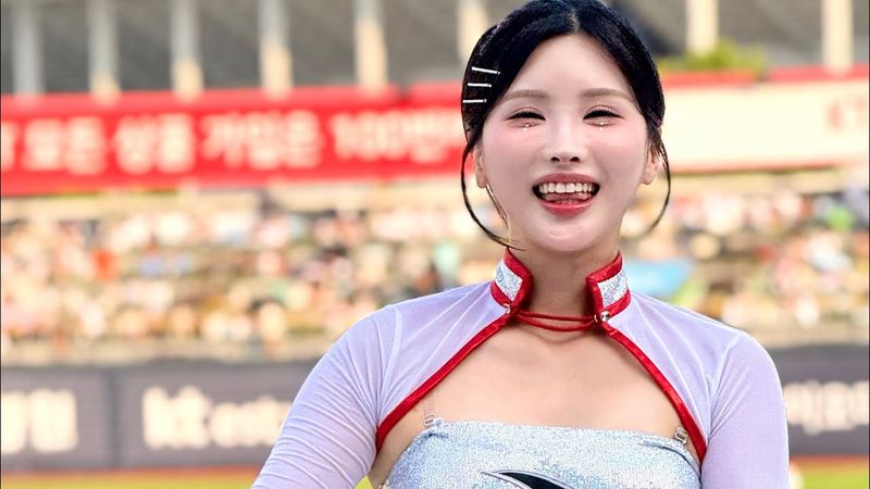 표정으로 사람을 녹이는 치어리더