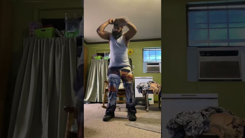 🔴MICHAEL MYERS🔪 puliscimi pt.197 vediamo cosa c'è in TV 📺 🤣🔴